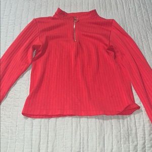 A crop top long sleeve red shirt